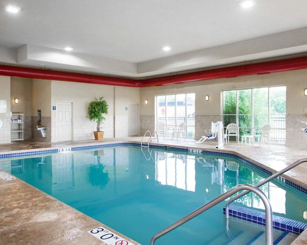 Holiday Inn Express & Suites Milwaukee Nw - Park Place By Ihg Luaran gambar