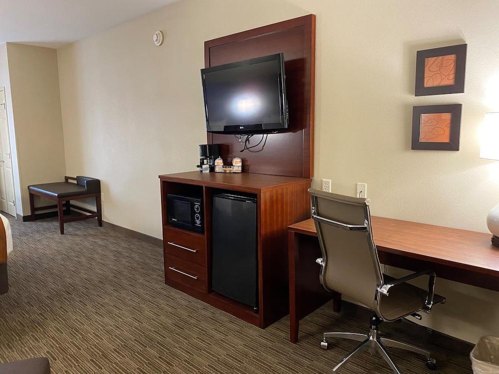 Holiday Inn Express & Suites Milwaukee Nw - Park Place By Ihg Luaran gambar