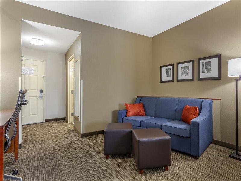 Holiday Inn Express & Suites Milwaukee Nw - Park Place By Ihg Luaran gambar