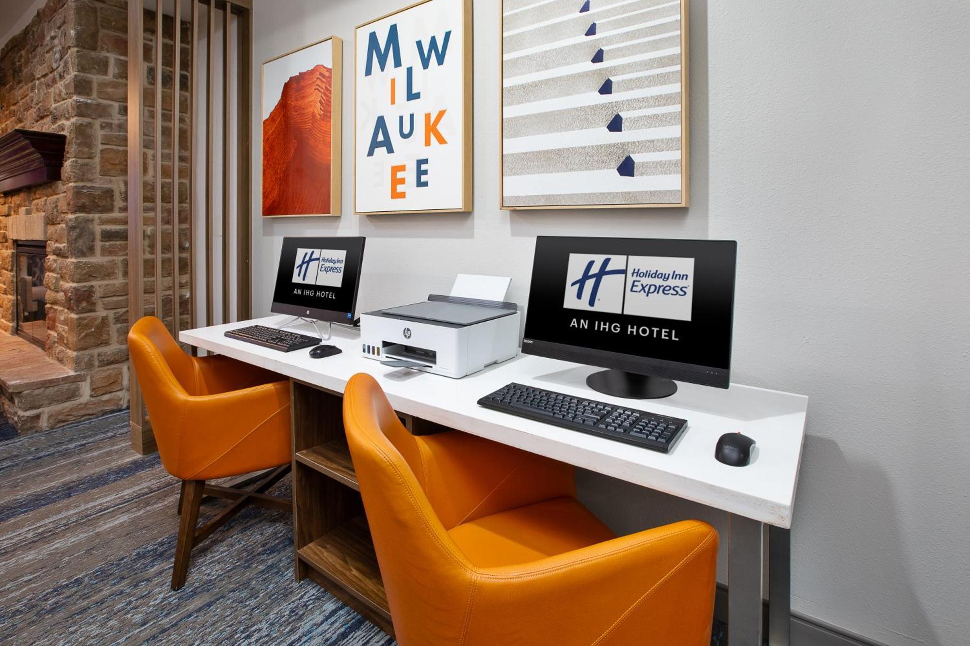 Holiday Inn Express & Suites Milwaukee Nw - Park Place By Ihg Luaran gambar