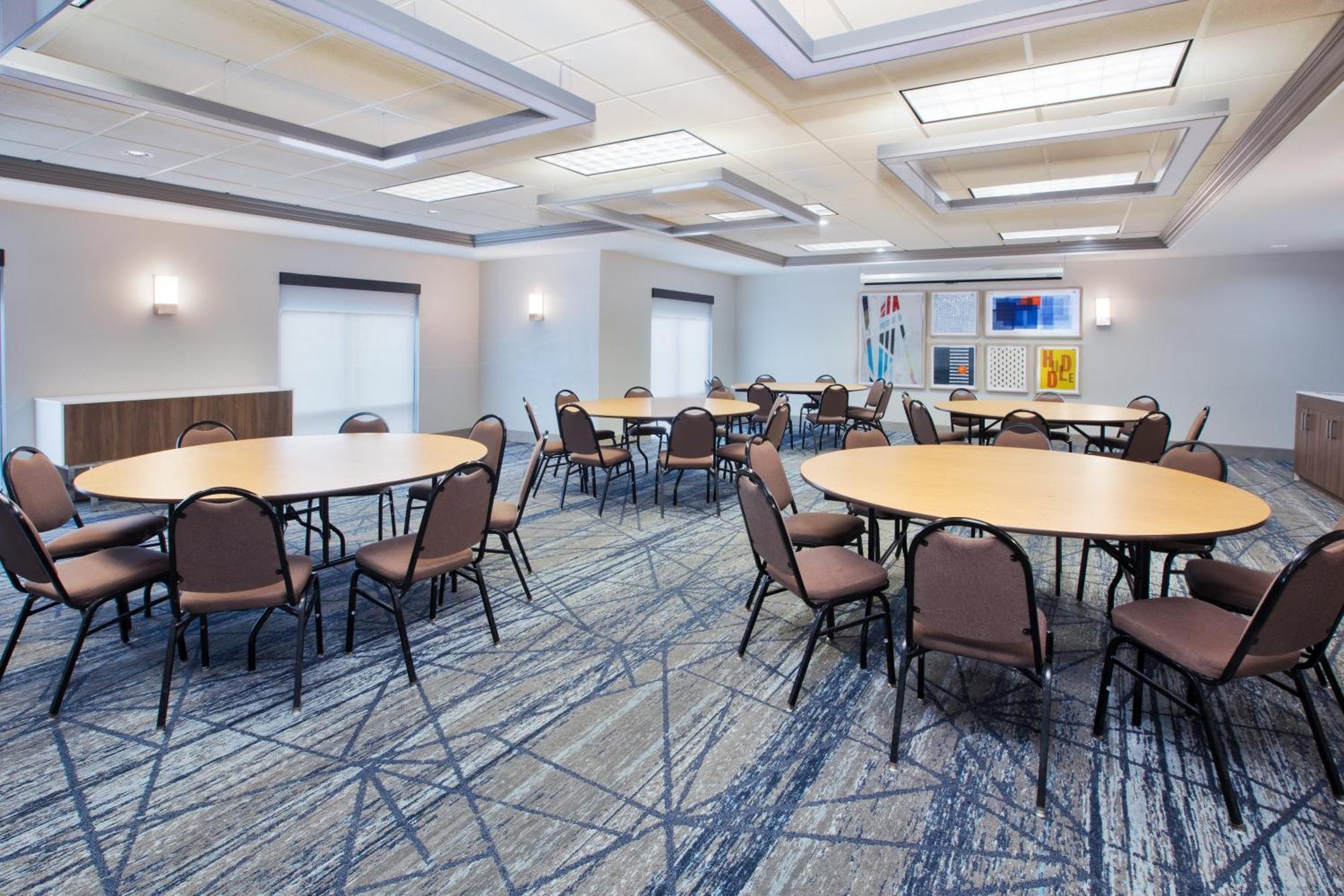Holiday Inn Express & Suites Milwaukee Nw - Park Place By Ihg Luaran gambar