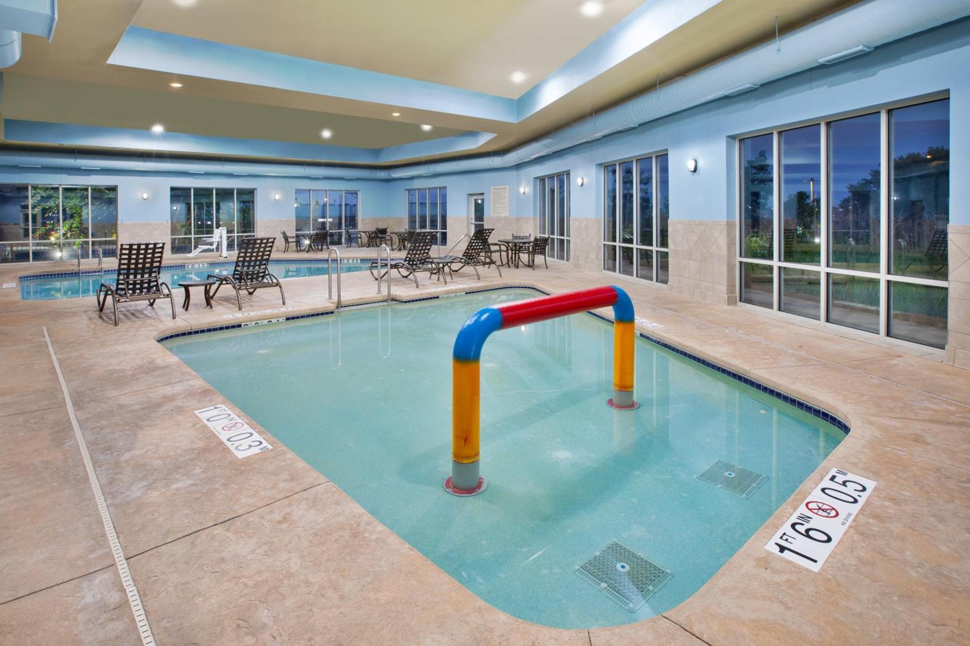 Holiday Inn Express & Suites Milwaukee Nw - Park Place By Ihg Luaran gambar
